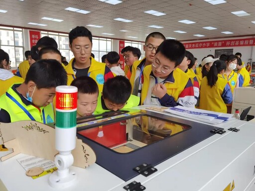 乐造匠高效精准地切割出选手们设计好的结构件