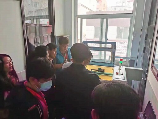 山西省电教馆长参观竞技宝电竞官网登录切割机