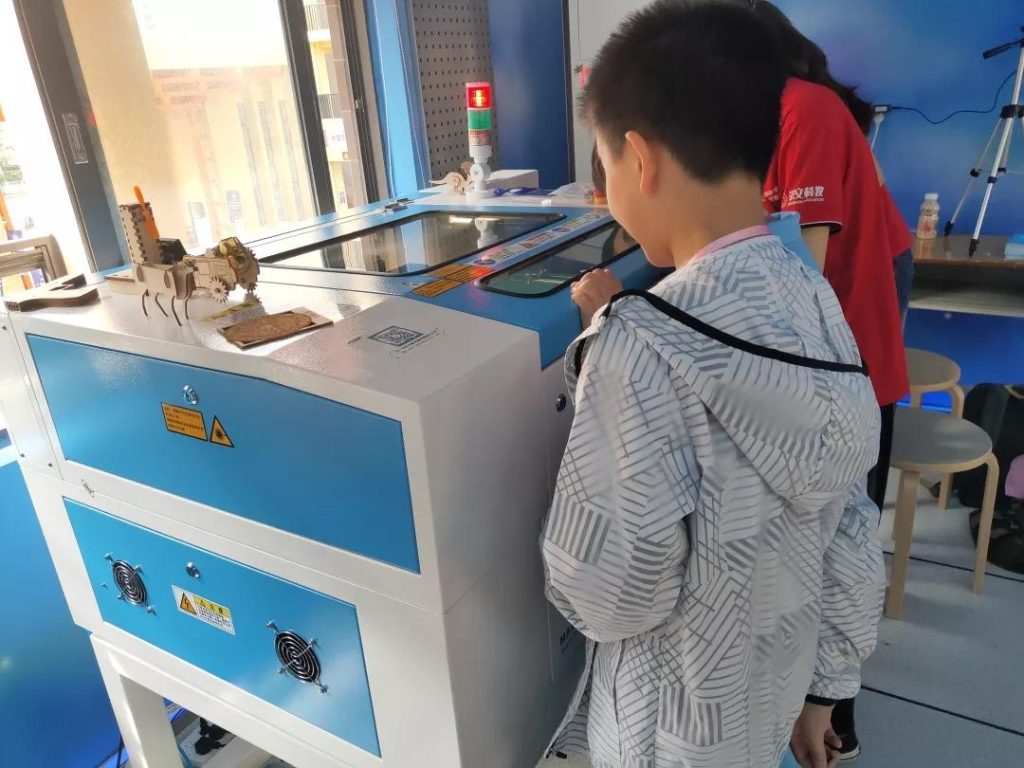 雷宇此次助力中小学生电脑制作大赛，也发挥了不小的作用。