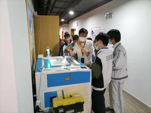 LaserMaker软件与雷小宇、乐造匠也都干劲十足