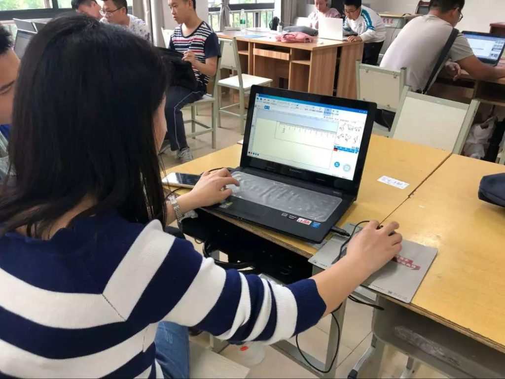 边教边学的方式让学员快速上手设计