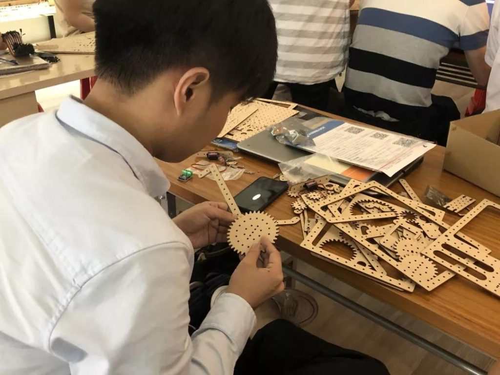 自己动手制作一个椿米机。