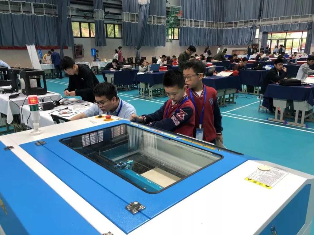 雷小宇也快乐地忙碌着