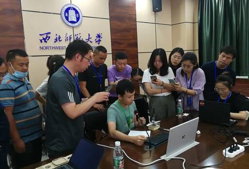 老师为参训学员讲解了如何正确操作及使用激光切割机