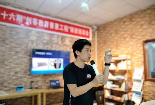 名创客教育专家高伟光老师授课