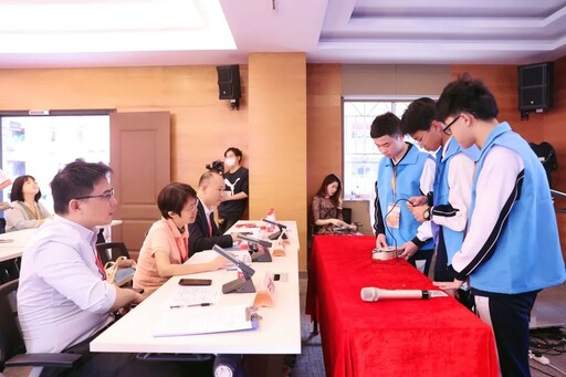 评审老师精准点评参赛学生的作品