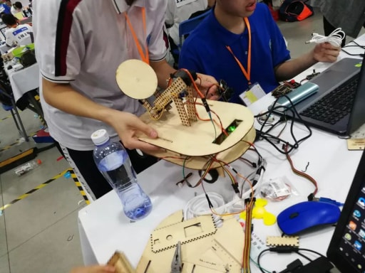 团结协作，分秒必争