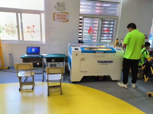 雷宇团队为本次比赛带来了LaserMaker建模软件与激光切割机已早早候场，希望助力所有参赛选手都能取得满意的成绩。