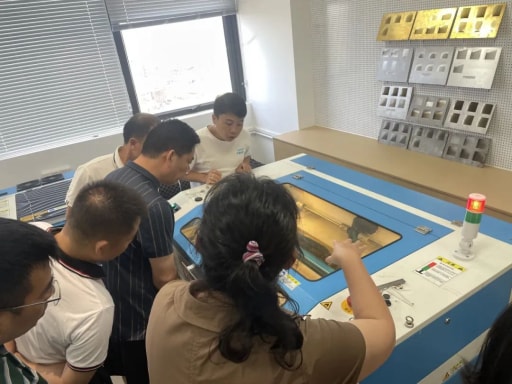 热烈欢迎广州市从化区“基于激光切割的创意智造项目”教师一行莅临我司开展研修活动！
