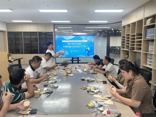 热烈欢迎广州市从化区“基于激光切割的创意智造项目”教师一行莅临我司开展研修活动！
